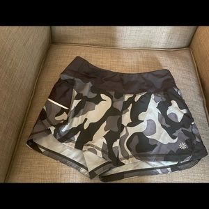 Athleta black camo shorts. Sz. XS.